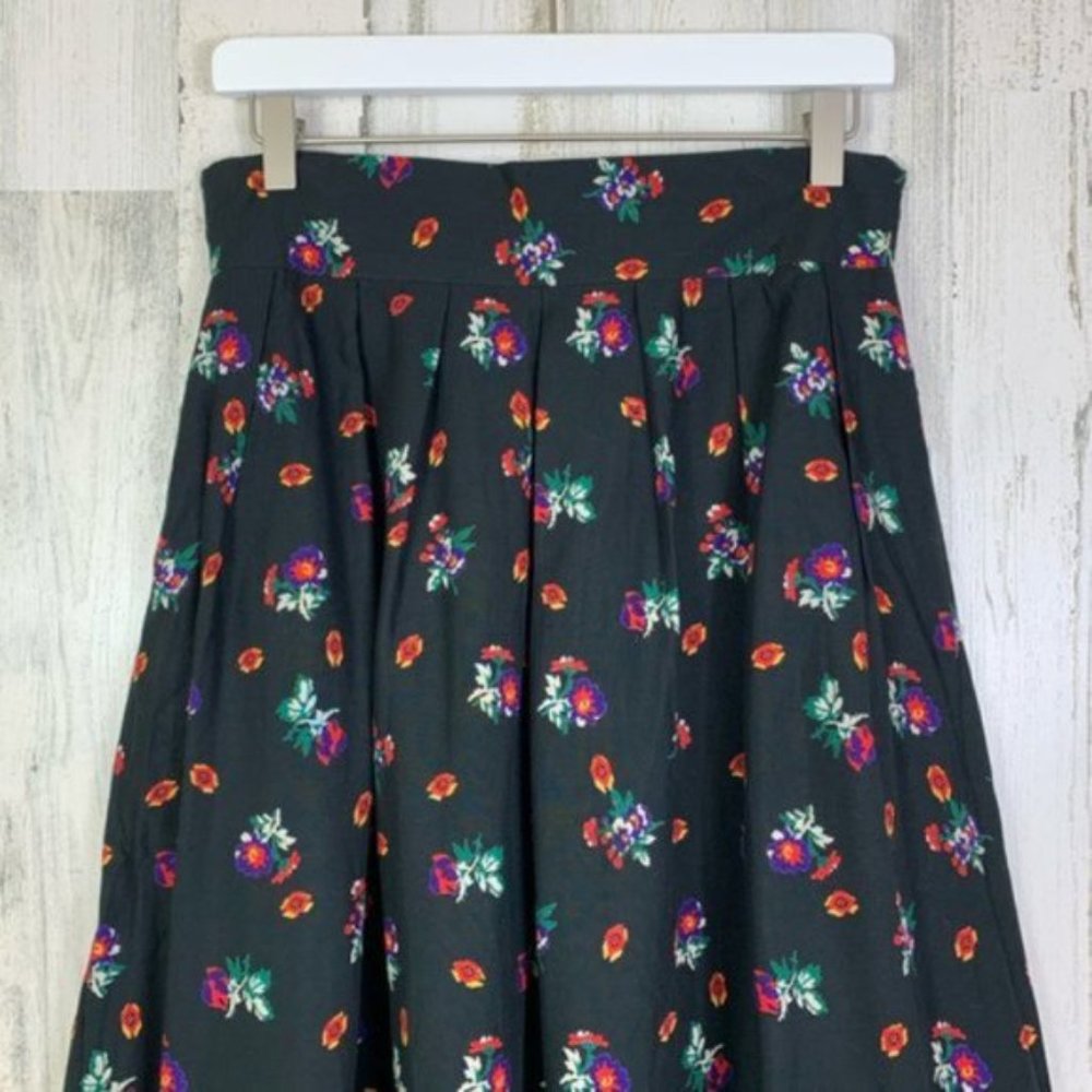 Black Pleated Floral Holiday Festive Midi Skirt - Picture 2 of 10